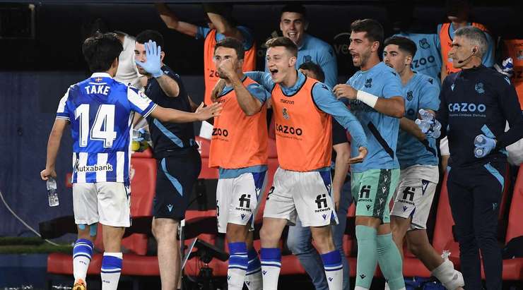 Takefusa Kubo (Real Sociedad) nhận một đường chuyền thú vị bên trong vòng cấm và anh tung một cú sút chìm chuẩn xác vào góc thấp bên phải khung thành. Một pha dứt điểm rất hiểm!