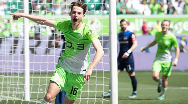 Jakub Kaminski (Wolfsburg) thay đổi thành công bảng tỉ số sau khi anh nhận một đường kiến tạo xuất sắc của đồng đội và chuyển hóa nó thành bàn thắng với một cú sút đi vào phía trong cột dọc bên phải.