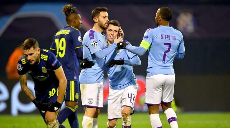 Phil Foden (Manchester City) nhận một đường chuyền của đồng đội vào trong vòng cấm và ghi bàn bằng một cú sút chìm hoàn hảo vào chính giữa khung thành và qua thủ môn.