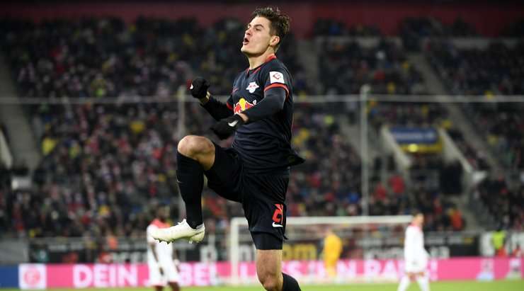 Vào! Patrik Schick (RB Leipzig) ghi bàn với một cú sút tuyệt vời vào góc trái phía dưới sau khi được giải thoát trong vòng cấm bởi một đường chuyền bổng xuất sắc từ Konrad Laimer. Tỉ số bây giờ là 0:1.