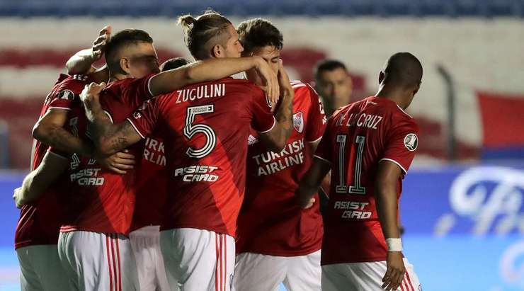 Vào! Bruno Zuculini (River Plate) sút bóng bật ra đi chìm vào chính giữa khung thành sau khi bóng đến chỗ anh ấy trong vòng cấm. Tỉ số là 1:3.