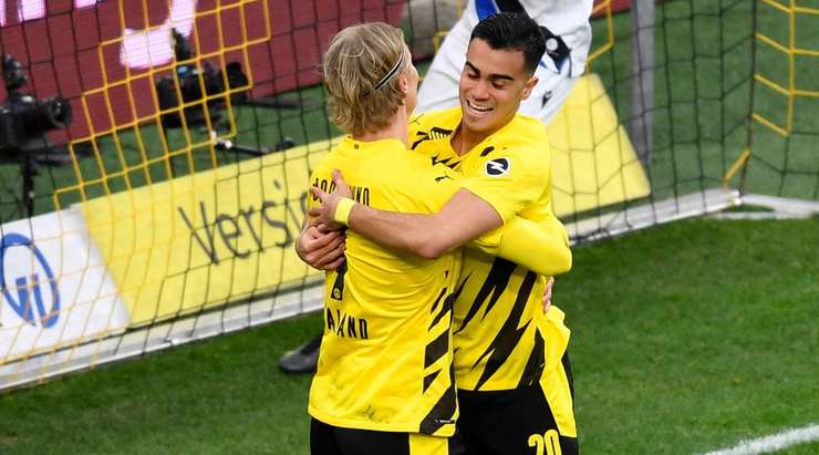 Vào! Erling Haaland thực hiện một đường chuyền đến chân Reinier (Dortmund) và cầu thủ này tung một cú sút chìm từ trong vòng cấm, làm tung lưới khung thành đối phương. Tỉ số là 3:0.