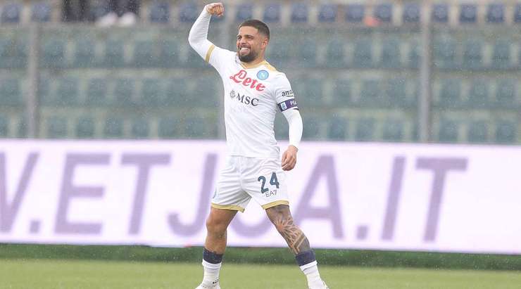 Lorenzo Insigne (Napoli) đột phá trước khi nhận một đường chuyền tuyệt vời của đồng đội và tung một cú sút chuẩn xác để đánh bại thủ môn. Quả bóng bay vào góc thấp bên phải khung thành.