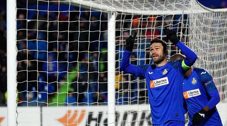 Một cú vô-lê xứng đáng với hai chữ tuyệt vời của Jorge Molina (Getafe)! Cú sút của anh từ bên trong vòng cấm đi vào ngay bên dưới xà ngang. Công lớn nhất thuộc về Jorge Molina (Getafe), một pha dứt điểm quá xuất sắc!
