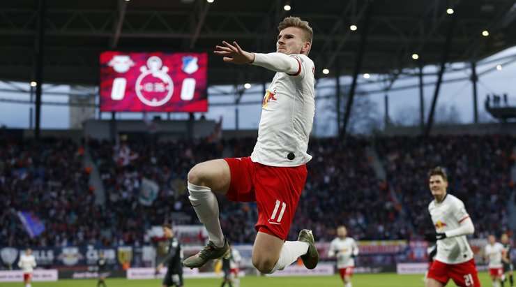 Vào! Một đường chuyền ngang đơn giản của Patrik Schick đưa bóng đến chân Timo Werner (RB Leipzig) bên trong vòng cấm, anh chỉnh lại tư thế và quất chân đưa bóng đi chìm vào chính giữa khung thành. Tỉ số là 1:0.