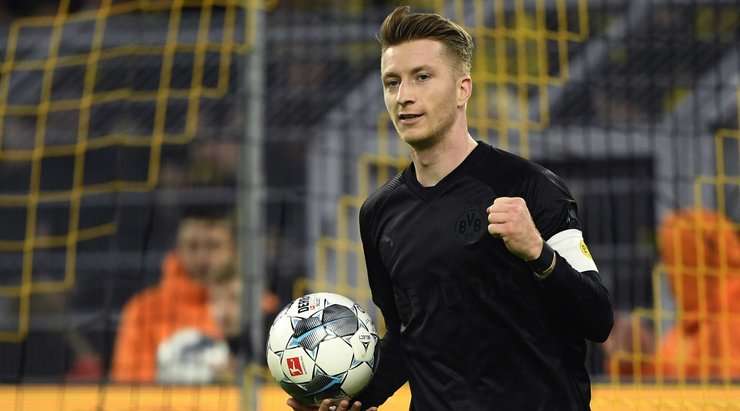 VÀO! Một pha kiến tạo xuất sắc của Lukasz Piszczek, người đóng vai trò then chốt trong việc tổ chức tấn công. Anh ấy dọn cỗ cho Marco Reus (Dortmund), người đánh bại Zackary Steffen với một cú sút tuyệt vời vào góc phải phía dưới. 1:0.