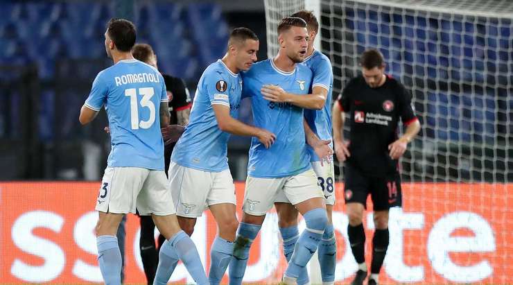 Vào! Felipe Anderson chuyền cho Sergej Milinkovic-Savic (Lazio) tại rìa vòng cấm và anh ấy tìm đến góc phải phía dưới với một pha dứt điểm tuyệt vời. Tỉ số là 1:1.