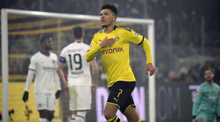 Jadon Sancho (Dortmund) ghi bàn! Jadon Sancho (Dortmund) được kiến tạo bởi Axel Witsel và anh ấy đã cho thấy sự bình tĩnh tuyệt vời trong vòng cấm để sút vào góc trái phía dưới. 2:0.