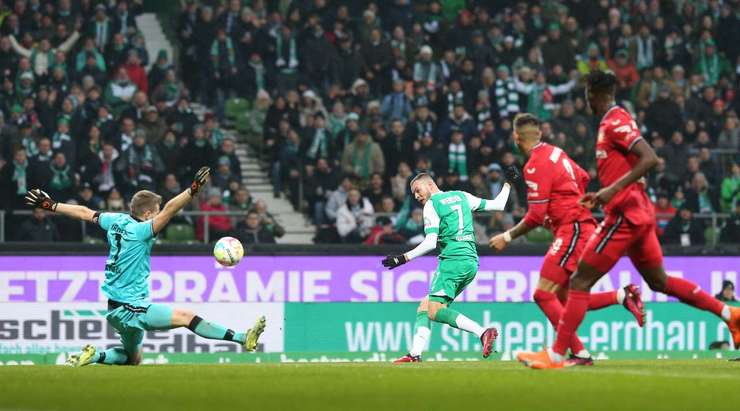Niclas Fullkrug nhồi bóng cho Marvin Ducksch (Werder Bremen), người đón đường chuyền của anh ở trong vòng cấm và ra chân rất nhanh vào góc trái khung thành! Thủ môn đã không thể làm gì được. 1:0!