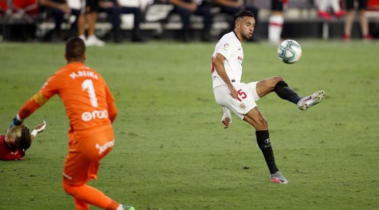 Một bàn thắng đẹp mắt! Youssef En Nesyri (Sevilla) nhận bóng tại rìa vòng 16m50 và nhận thấy thủ môn đối phương đang dâng lên cao. Anh có một cú lốp bóng hoàn hảo qua đầu Manolo Reina và đi thẳng vào lưới. Bono là người kiến tạo. 2:0.