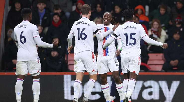 Bóng đã làm tung lưới! Michael Olise đưa bóng vào từ quả phạt góc, Eberechi Eze (Crystal Palace) tìm được khoảng trống cho mình tại rìa vòng cấm để tung một cú sút không thể ngăn chặn. Pha dứt điểm của anh ấy đi vào sát mép trong cột dọc bên trái và vượt quá tầm với của thủ môn. Tỉ số là 0:2.