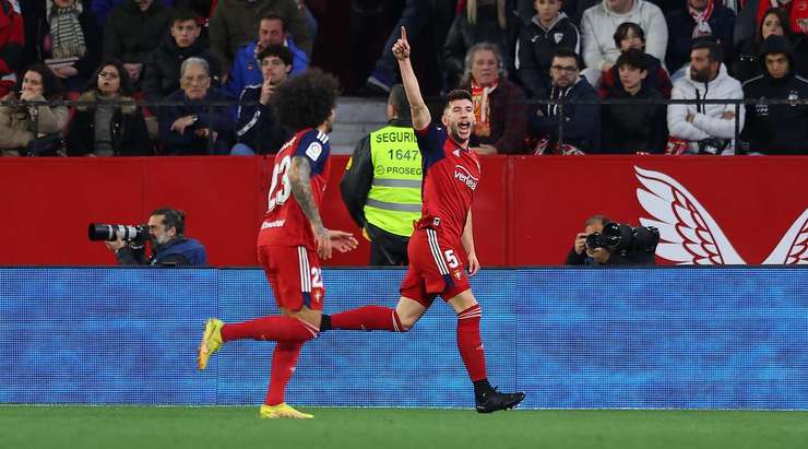 David Garcia (Osasuna) nhảy cao nhất để đón bóng từ quả phạt góc được thực hiện hoàn hảo bởi Kike Barja. Cú đánh đầu của anh đã đi hiểm hóc vào mé trong cột dọc bên trái, khiến thủ môn hoàn toàn bất lực. Tỉ số được nâng lên 0:1.