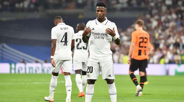 VÀO! Một pha kiến tạo xuất sắc của Rodrygo, người đóng vai trò then chốt trong việc tổ chức tấn công. Anh ấy dọn cỗ cho Vinicius Junior (Real Madrid), người đánh bại Anatolii Trubin với một cú sút tuyệt vời vào góc trái phía dưới. 2:0.