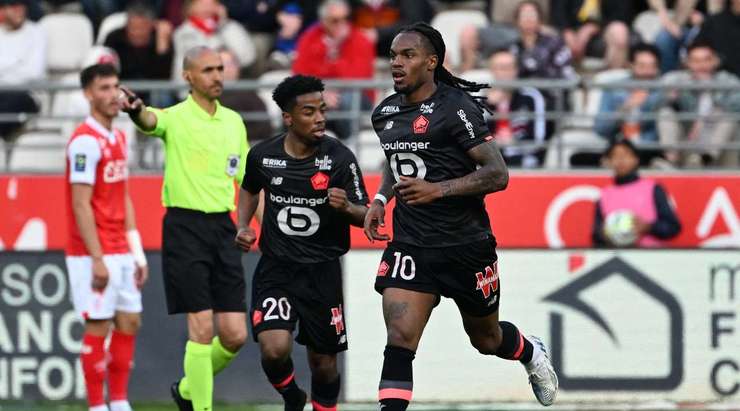 Wow, đây sẽ là một ứng cử viên cho danh hiệu bàn thắng của năm. Renato Sanches (Lille) nhận một đường chuyền chính xác từ đồng đội và xuyên thủng mành lưới đối phương với một cú sút xa trái phá, bóng đi vào góc thấp bên phải.