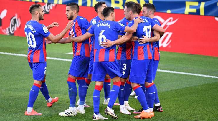 Một nỗ lực cá nhân đáng kinh ngạc của Garcia Kike (Eibar) kết thúc với một cú sút từ trong vòng cấm. Cầu thủ này đưa bóng đi hiểm hóc vào góc thấp bên trái và thay đổi tỉ số thành 0:1. Thủ môn Sergio Asenjo đã không thể làm được gì.