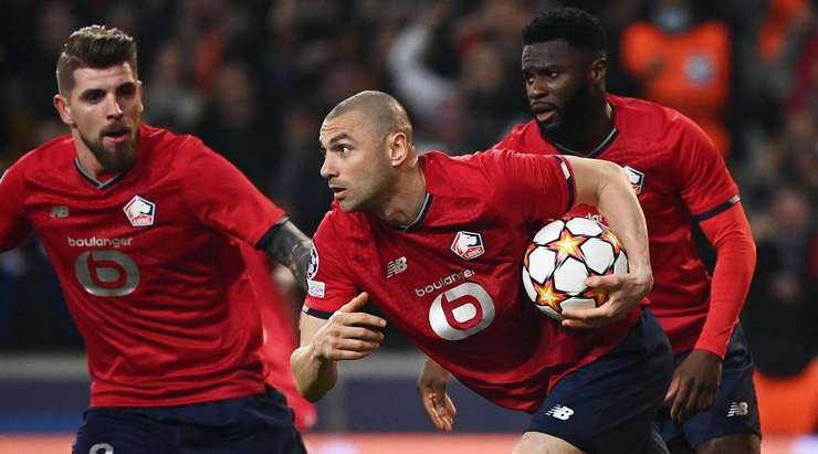 Vào! Burak Yilmaz (Lille) sút bóng vào góc cao bên phải khung thành, vượt qua tầm với của Edouard Mendy dù thủ môn đã đổ người hết cỡ.