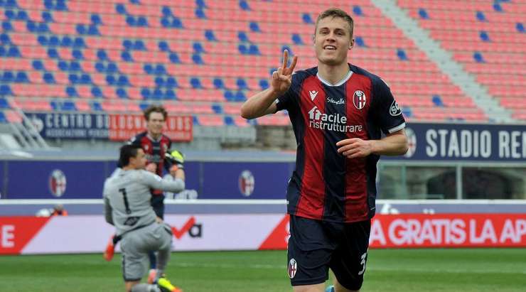 Mattias Svanberg (Bologna) lấy bóng tại rìa vòng cấm và tung cú sút một chạm không hề do dự. Anh ấy sút bóng xuất sắc khi nó đi vào phía trong cột dọc bên phải. Có thể thực hiện tốt hơn không? Chắc chắn là không. 2:1.