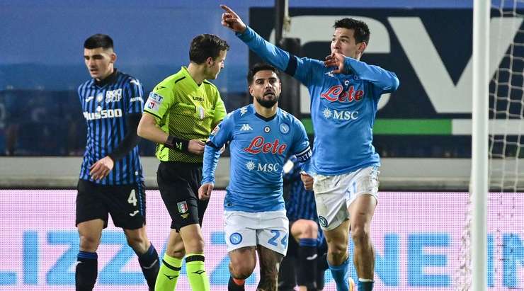 Hirving Lozano (Napoli) nhận một đường chuyền sát thủ, đặt anh vào thế đối mặt với thủ môn và anh đã ghi bàn với một cú sút căng vào chính giữa khung thành.