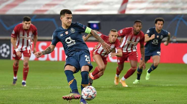 Vào! Otavio (FC Porto) giành chiến thắng trên chấm phạt đền bằng một cú sút không thể cản phá, vượt qua tầm với của thủ môn Jose Sa vào góc phải khung thành.