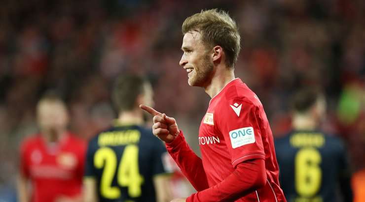 Sebastian Andersson (Union Berlin) đón quả phạt góc và thể hiện khả năng săn bàn của mình với một cú đánh đầu lạnh lùng từ cự li gần vào nóc lưới. Tỉ số là 1:0.