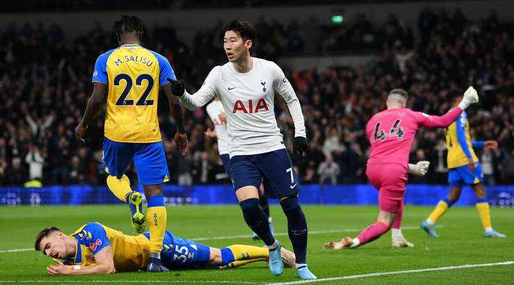 Một bàn phản lưới do lỗi của Jan Bednarek (Southampton), anh nỗ lực ngăn cản một quả tạt của đối phương, nhưng lại xui xẻo làm bóng đổi hướng vào góc thấp bên phải của khung thành đội nhà.