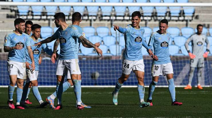 Vào! Một đường chuyền ngang đơn giản của Carles Perez đưa bóng đến chân Gabriel Veiga (Celta Vigo) bên trong vòng cấm, anh chỉnh lại tư thế và quất chân đưa bóng lướt qua mé trong cột dọc bên trái rồi vào lưới. Tỉ số là 2:0.