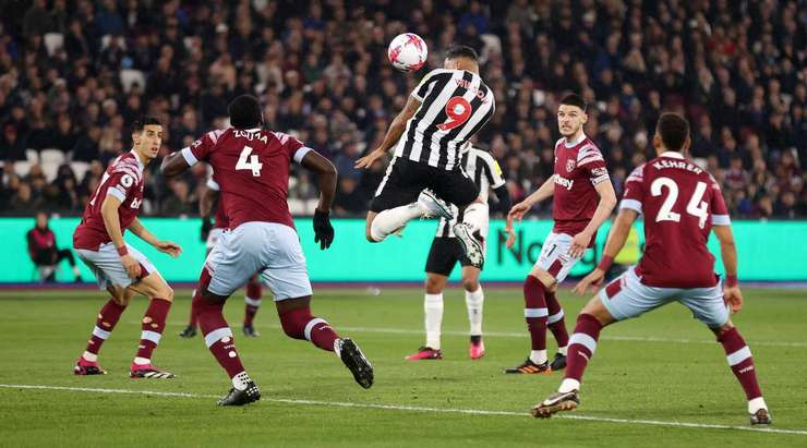 Allan Saint-Maximin thực hiện một quả tạt bổng đẹp mắt vào vòng cấm, nơi Callum Wilson (Newcastle Utd) bật cao đánh đầu vào góc trái khung thành, đánh bại thủ môn. Tỉ số được nâng lên 0:1.