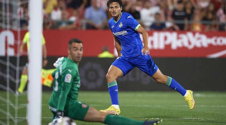 Vào! Một vài tình huống phòng ngự rất tệ của đối phương đã cho Enes Unal (Getafe) cơ hội đến rìa vòng cấm và anh ấy không mắc sai lầm với một pha dứt điểm rất hay. Tỉ số là 3:1.