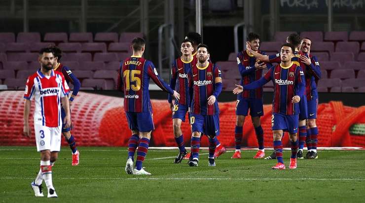 Nó đã đi vào lưới! Antoine Griezmann là người cung cấp khi anh ấy chuyền bóng đến Junior Firpo (Barcelona) người dễ dàng đánh đầu lái bóng từ cự li gần. Tỉ số à 5:1.