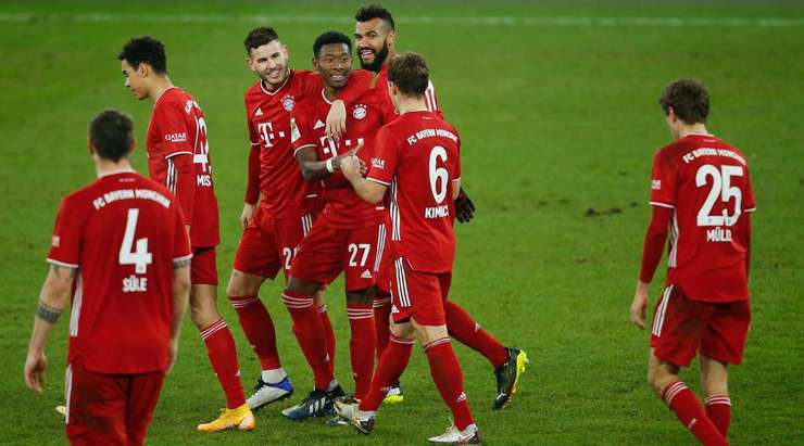Một khoảnh khắc đẹp mắt! David Alaba (Bayern Munich) lấy bóng và tung một cú sút mạnh từ xa. Đó là một quyết định sáng suốt và pha dứt điểm vừa rồi đã đi chìm vào ngay giữa mành lưới. Thủ môn Ralf Fahrmann chỉ có thể lắc đầu trong tuyệt vọng! Tỉ số đã được nâng lên 0:4.