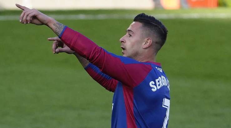 Sergio Leon (Levante) đánh đầu đưa bóng đi chìm vào sát mép trong cột dọc bên trái sau một quả tạt tuyệt đẹp. Tình huống bật cao đánh đầu hoàn hảo của anh sẽ là một khoảnh khắc khó quên của trận đấu ngày hôm nay.