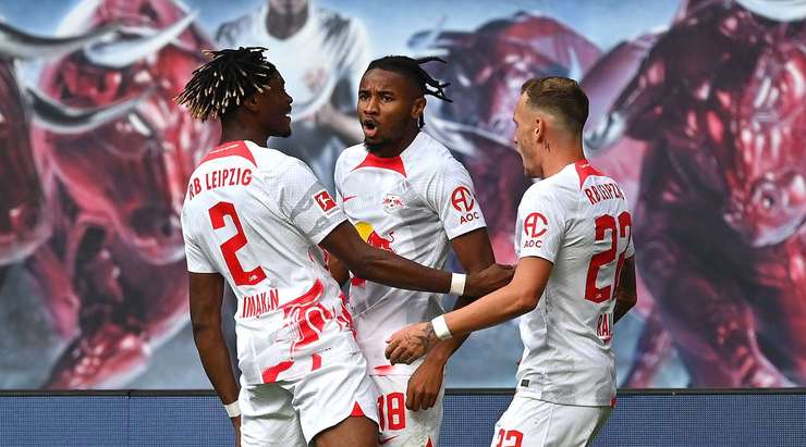 Một pha biểu diễn kĩ thuật tốt của Christopher Nkunku (RB Leipzig)! Anh vượt qua một vài hậu vệ trước khi tung một cú sút tuyệt đẹp vào góc cao bên phải khung thành. Tỉ số được nâng lên 2:1.