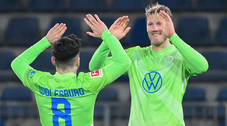 Vào! Bóng bật ra đến Renato Steffen (Wolfsburg) và anh ấy tung cú sút từ cự li gần. Tỉ số là 0:2.