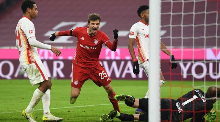 Kingsley Coman trình diễn kĩ thuật xuất sắc của mình và treo một đường bóng bổng đẹp mắt vào trong vòng cấm , nơi Thomas Muller (Bayern Munich) đón bóng và ghi tên lên bảng điện tử với một cú đánh đầu chuẩn xác vào sát mé trong cột dọc bên trái. Tỉ số là 3:3.