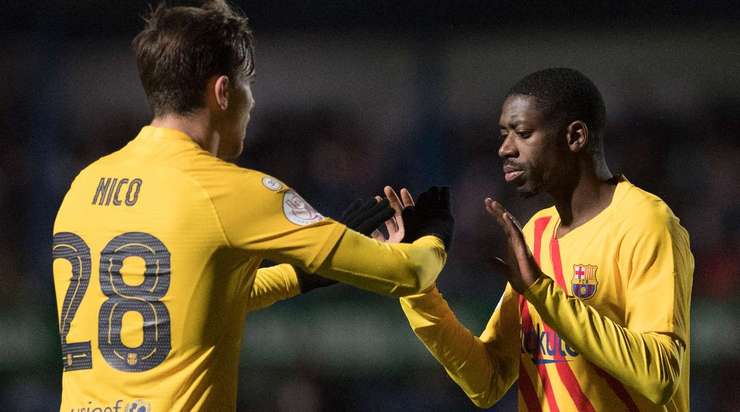 Ousmane Dembele (Barcelona) khống chế bóng gọn gàng từ một đường chuyền sắc bén tại rìa vòng cấm và tung cú sút căng vào vào góc thấp bên trái khung thành, theo một phong cách đã thành thương hiệu của anh.