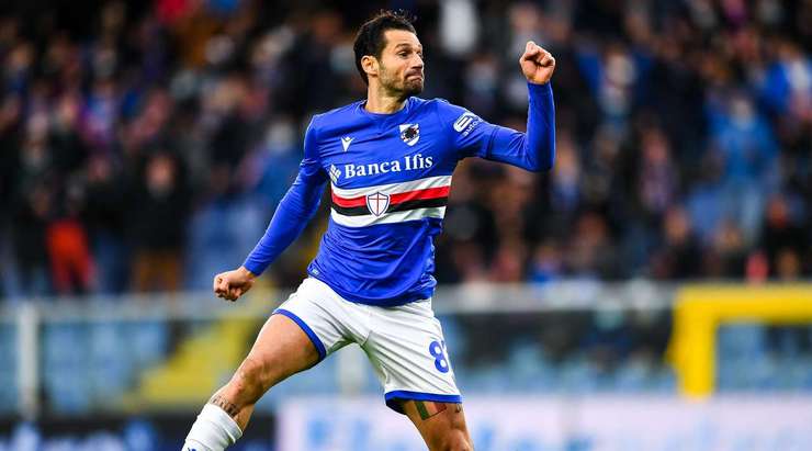 Antonio Candreva (Sampdoria) nhận bóng trong vòng cấm, anh xoay trở rất nhanh nhẹn và dễ dàng sút tung lưới khung thành đối phương.