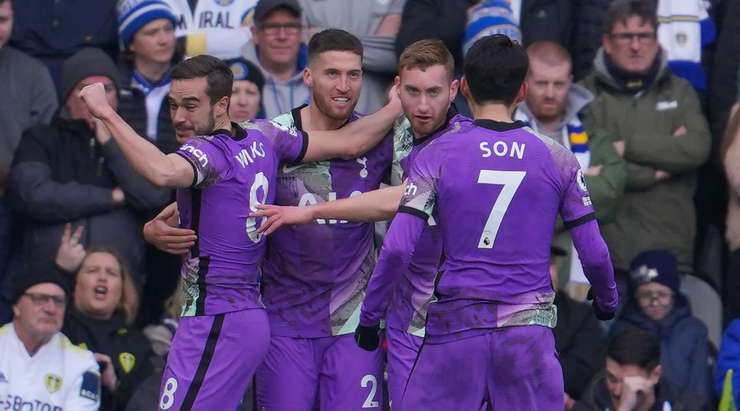 Vào! Ryan Sessegnon chuyền cho Matt Doherty (Tottenham) tại rìa vòng cấm và anh ấy sút bóng vào chính giữa mành lưới. 0:1.