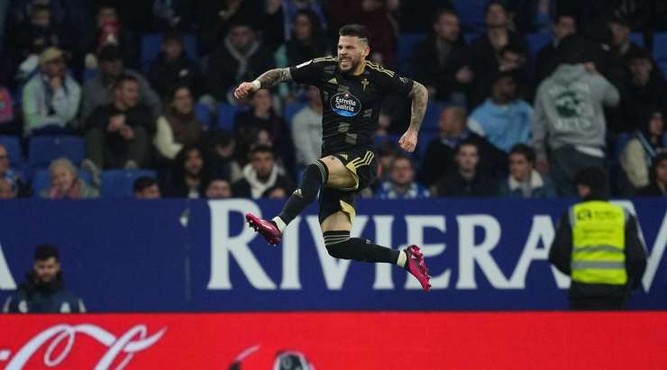 Carles Perez (Celta Vigo) chuyển hóa quả tạt sắc bén của đồng đội bằng một cú sút chìm hiểm hóc vào góc thấp bên phải khung thành! Một pha dứt điểm xuất sắc!