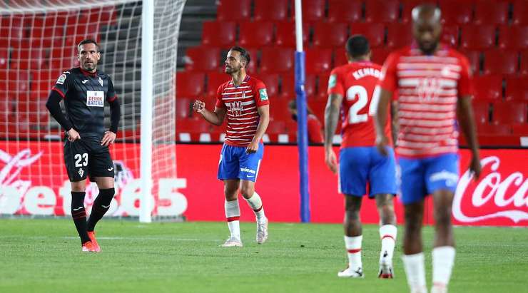 Vào! Kenedy thể hiện nhãn quan chiến thuật tuyệt vời bằng một đường chuyền tinh quái bên trong vòng cấm. Roberto Soldado (Granada CF) cũng đã hoàn thành tốt phần việc của mình với cú sút một chạm, đưa bóng đi chìm vào chính giữa khung thành. 3:1.