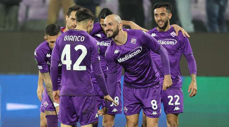 Giacomo Bonaventura thực hiện một quả tạt rất tốt cho Arthur Cabral (Fiorentina), người đã tìm thấy khoảng trống trong vòng cấm để đưa bóng vào lưới.