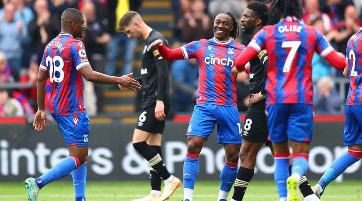 Một bàn thắng đồng đội tuyệt vời! Eberechi Eze (Crystal Palace) được giải thoát trong vòng cấm bởi Jordan Ayew và sút qua Neto. 1:0.