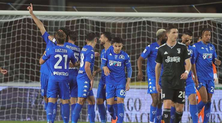 Vào! Sebastiano Luperto (Empoli) sút bóng bật ra vào góc trái phía trên sau khi bóng đến chỗ anh ấy trong vòng cấm. Tỉ số là 2:0.