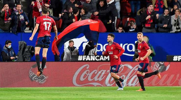 Cú dứt điểm đầu tiên của Chimy Avila bị cản phá, nhưng bóng bật ra và Ante Budimir (Osasuna) đã có mặt rất kịp thời để nâng tỉ số lên 1:1.