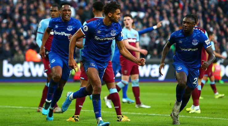 VÀO! Bóng được treo vào từ quả phạt góc và Dominic Calvert-Lewin (Everton) chạy chỗ rất tốt để tung một cú đánh đầu hoàn hảo vào góc trái cầu môn. Tỉ số của trận đấu đã được nâng lên: 1:1.