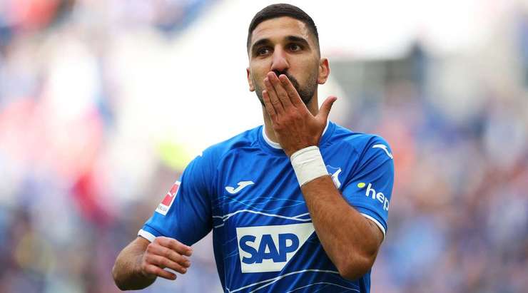 Munas Dabbur (Hoffenheim) làm đổi hướng một cú sút của đồng đội và đưa bóng vào lưới trong sự ngỡ ngàng của thủ môn đối phương!