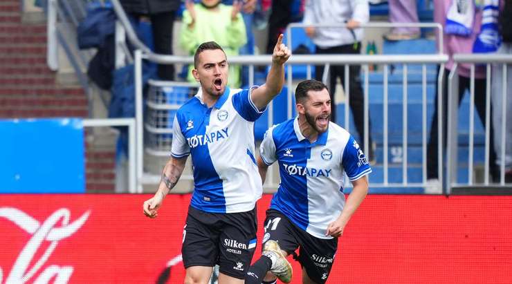 Gonzalo Escalante (Alaves) bật cao hơn các hậu vệ đối phương trong vòng 5m50 để đón quả phạt góc và ghi bàn với một cú đánh đầu đập đất vào ngay giữa khung thành. Thủ môn đã không kịp phản ứng trong tình huống vừa rồi. Tỉ số bây giờ là 1:1.