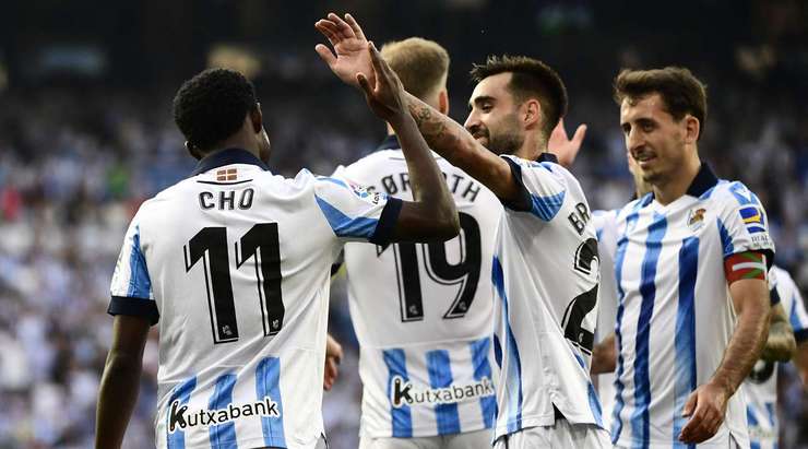 Alexander Sorloth chuyền bóng cho Momo Cho (Real Sociedad), cầu thủ này nhận bóng và tung một cú sút xuất sắc từ rìa vòng cấm. Pha dứt điểm của anh đi vào góc thấp bên trái. Một bàn thắng tuyệt đẹp! Tỉ số là 2:0.