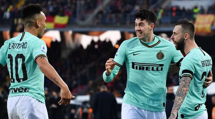 Vào rồi! Cristiano Biraghi thể hiện khả năng bao quát trận đấu bằng một đường chuyền dài vào đúng đà di chuyển của Alessandro Bastoni (Inter), người đã đánh đầu chuẩn không cần chỉnh từ cự ly gần vào góc thấp bên trái khung thành. Tỉ số là 0:1.