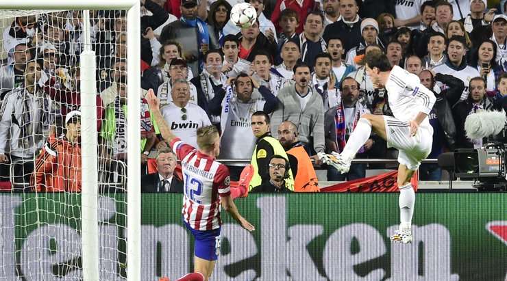 Pha dứt điểm đầu tiên của Angel Di Maria không thành công, nhưng từ trong vòng 5m50, Gareth Bale (Real Madrid) ập vào đánh đầu bồi, đưa bóng vào góc trên bên phải cầu môn. Tỉ số đã được nâng lên 2:1!