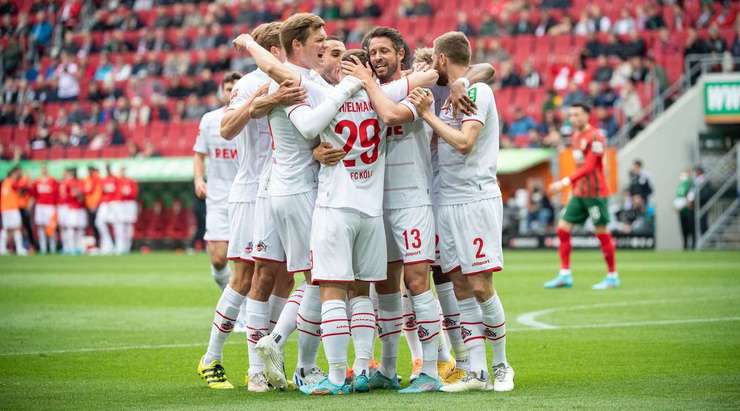 Vào! Mark Uth (Köln) đón một đường chuyền xuất sắc ở một vị trí rất thuận lợi trong vòng cấm và tung một cú sút chìm đập cột dọc bên trái vào lưới. Thủ môn đã không thể làm gì để ngăn chặn pha dứt điểm của anh ấy.